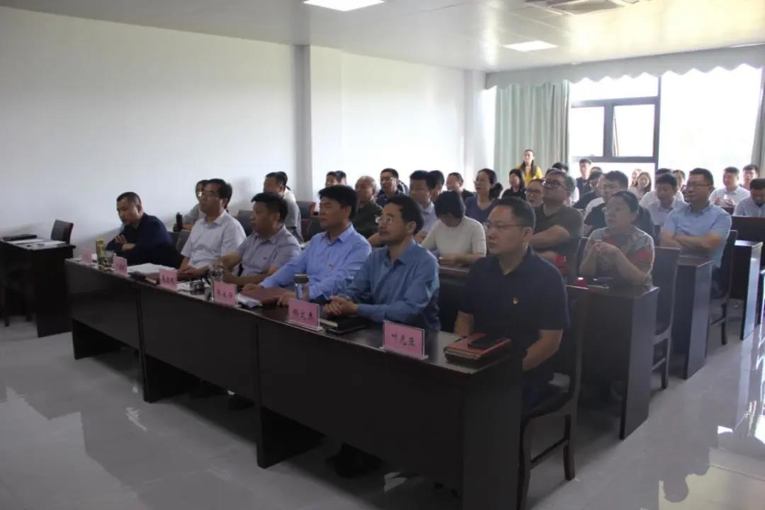 红龙扑克 - 专业在线扑克赛事运营商