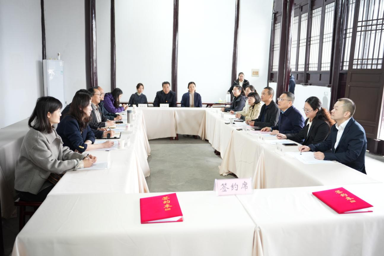 红龙扑克 - 专业在线扑克赛事运营商