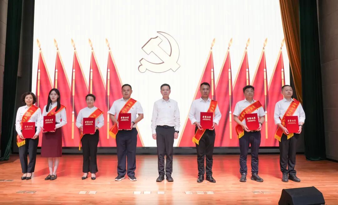 红龙扑克 - 专业在线扑克赛事运营商